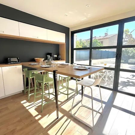 Hébergement de vacances Charmante Maison Familiale Pour 10 Personnes, Spacieuse Et Confortable - Fr-1-309-511